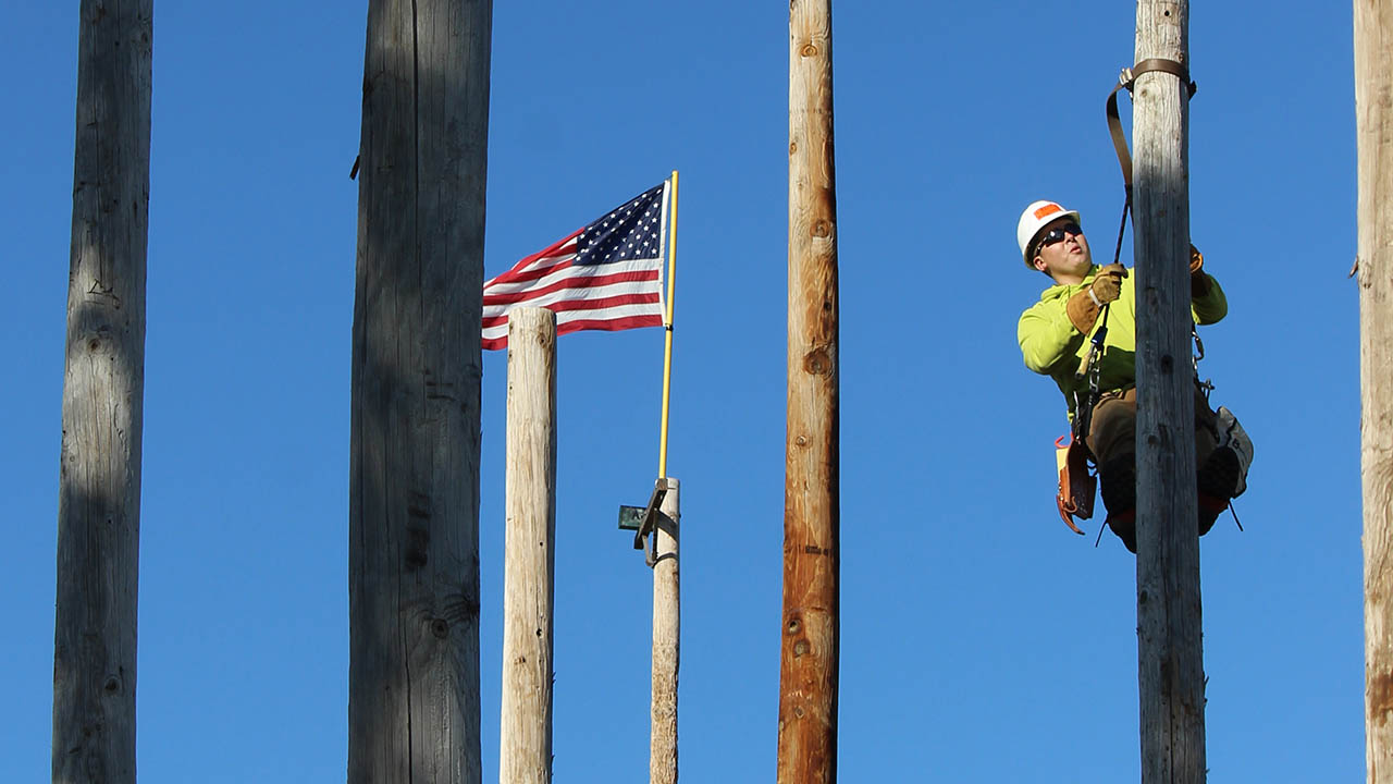 scholarship-powers-creation-of-diverse-pipeline-of-electrical-lineworkers-in-california-california-forward